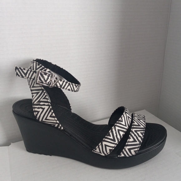 CROCS Shoes - Crocs Black and White Patterned Wedge Platform Sandals Anckle Strap Sz 10w